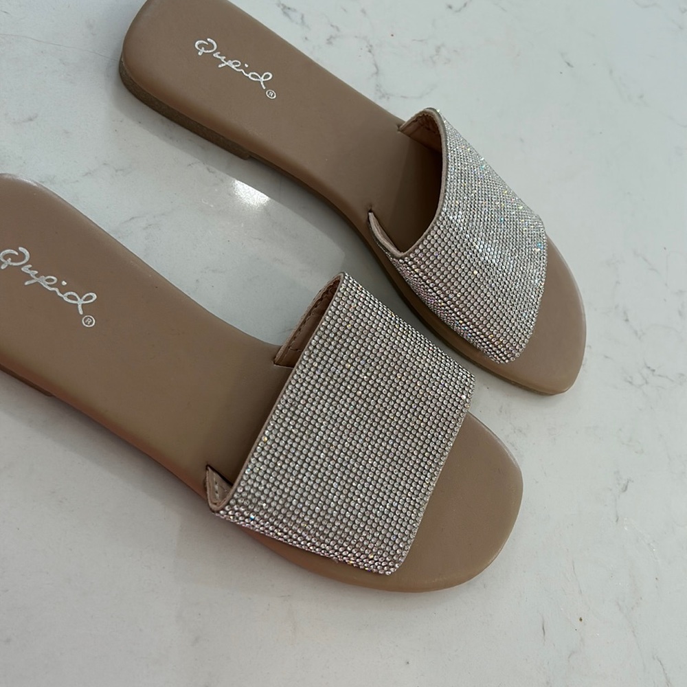 Brand new flats sandals never worn